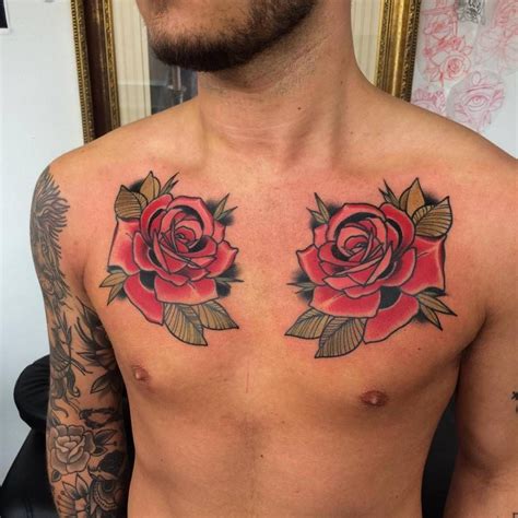 rosas en el pecho hombre|5 diseños de tatuajes de rosas en el pecho para。